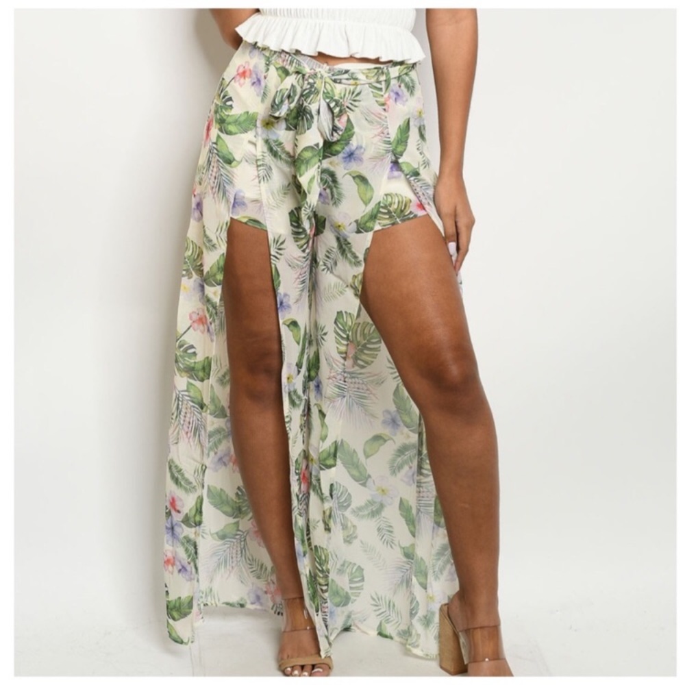 NWT Spring Floral Flowy Shorts/Pant